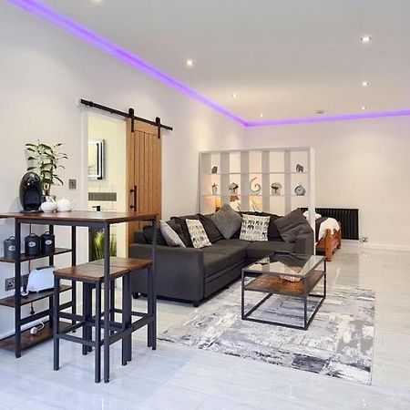 The Studio, Luxury Modern Apartment In The South Hams, Stunning Walks On The Doorstep, A 20 Minute Drive To The Beautiful Sandy Beaches, Quiet Courtyard Setting, Shops, Bars And Restaurants A Short Walk Away! Айвібрідж Екстер'єр фото