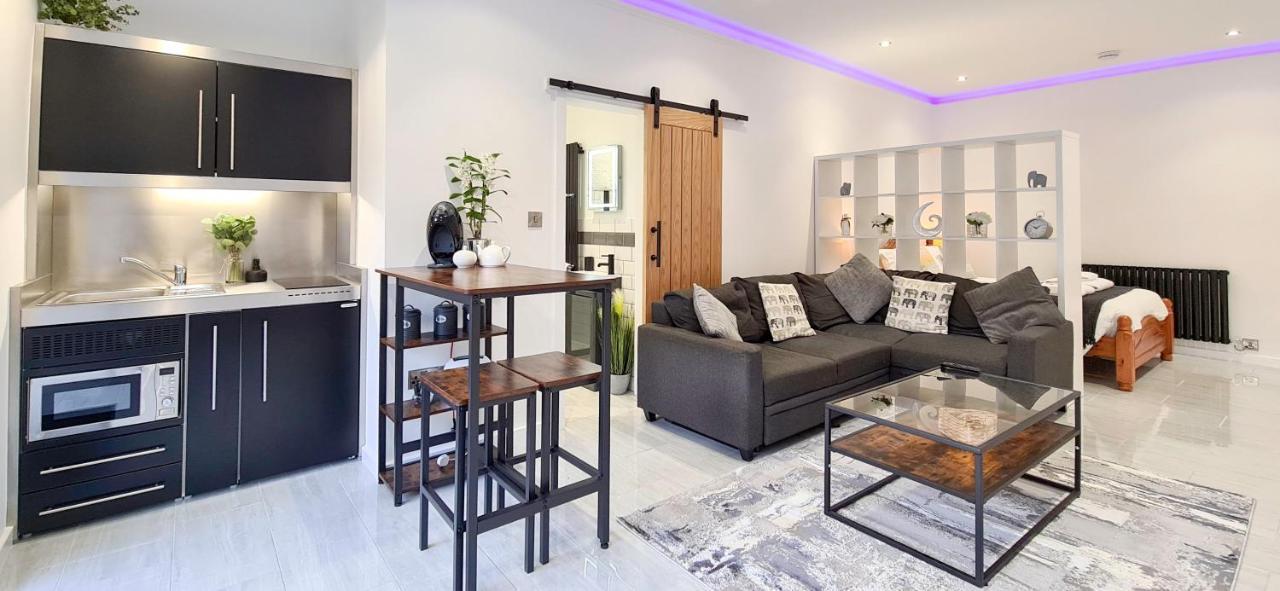 The Studio, Luxury Modern Apartment In The South Hams, Stunning Walks On The Doorstep, A 20 Minute Drive To The Beautiful Sandy Beaches, Quiet Courtyard Setting, Shops, Bars And Restaurants A Short Walk Away! Айвібрідж Екстер'єр фото